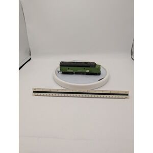 Bachmann Burlington Northern 9710 Diesel Locomotive HO Scale Green Black Train